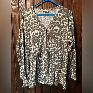 EUC Women’s Leopard Blouse